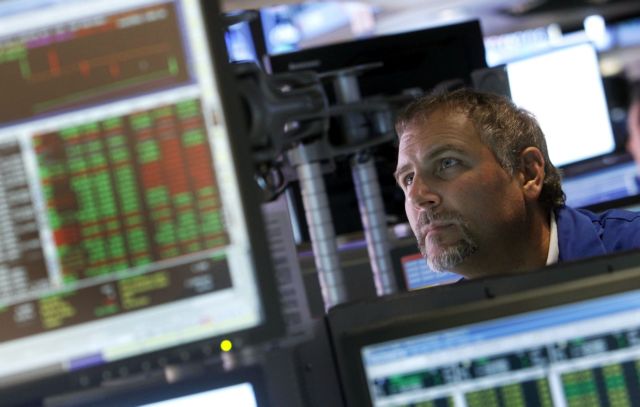 Στο κόκκινο οι αγορές στην Ευρώπη, σημαντικές απώλειες στις ΗΠΑ